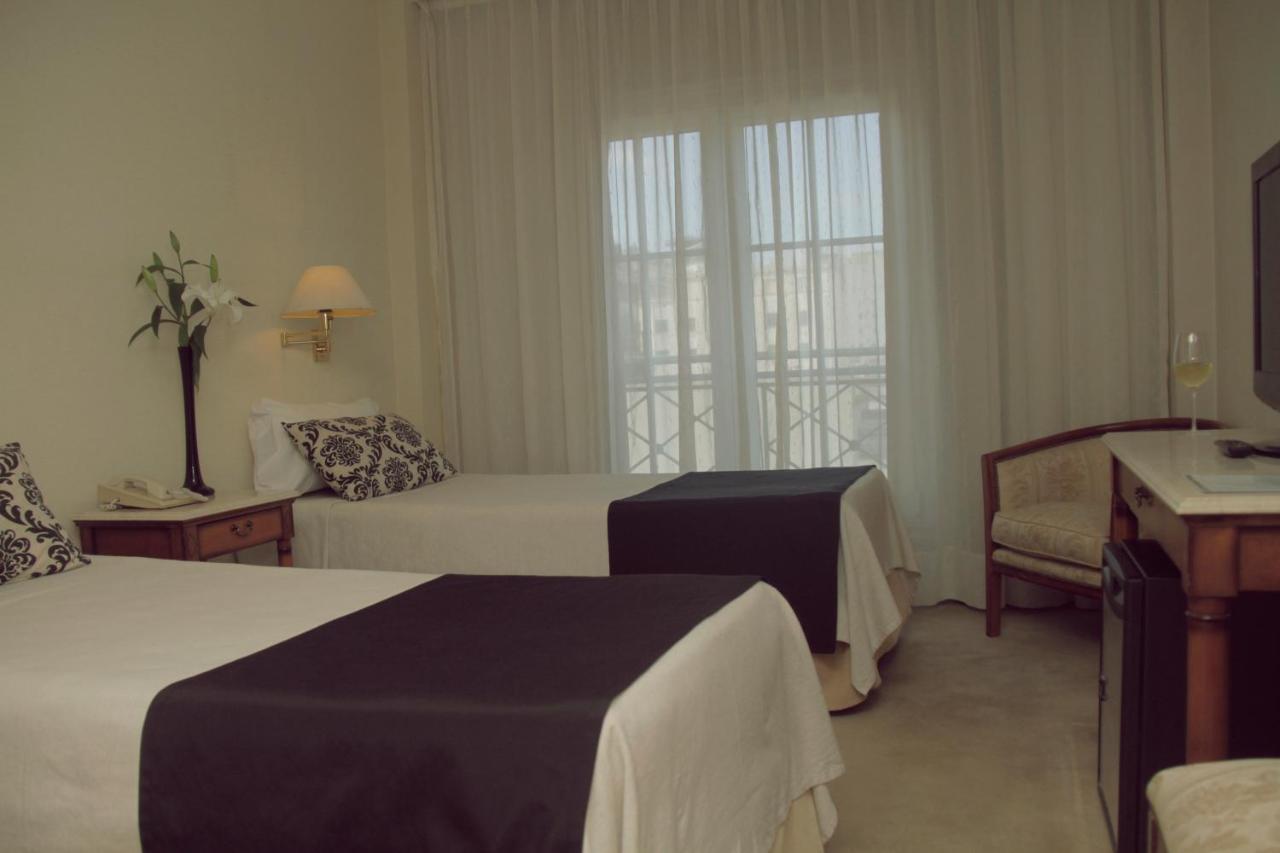 Howard Johnson Hotel 9 De Julio Avenue Буэнос-Айрес Экстерьер фото